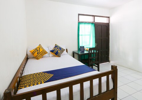 SPOT ON 2422 Hotel Moga Sari