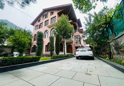 The Upscale INN