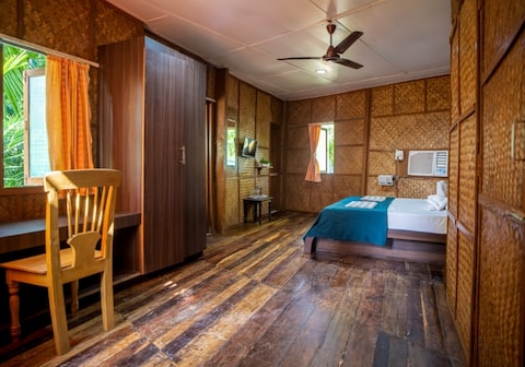 Palm Grove Eco Resort