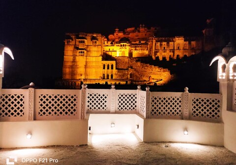 Hotel The Palace View And Restaurant