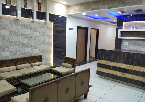 Laziz Hotel & Restaurant