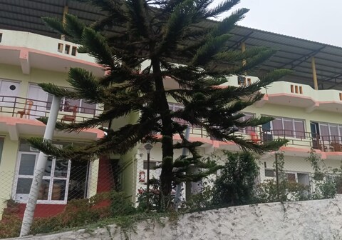 FLGHR Cozy Grande Residency