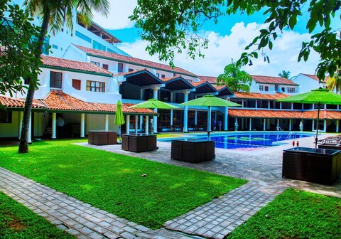 Yoho Beach De Saram Place