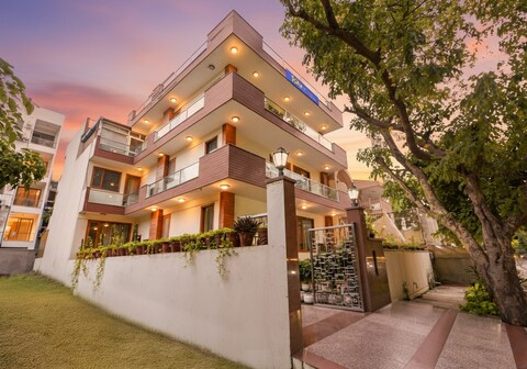 FabHotel Akashneem - MGF Metropolitan Mall