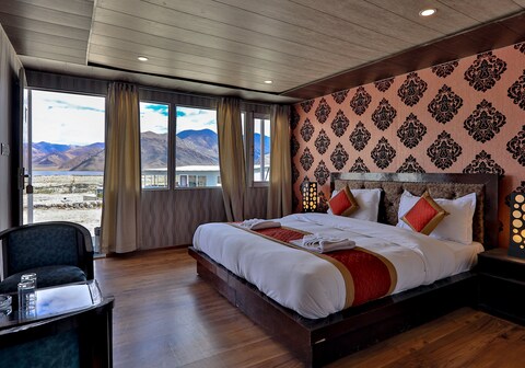 Pangong Heights Cottages