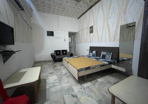 Hotel Jaswant Palace And Guest House