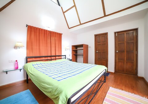 Chalet in Tea Gardens  An Artistic Abode