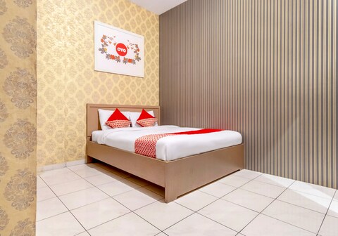 OYO 359 Executive Inn