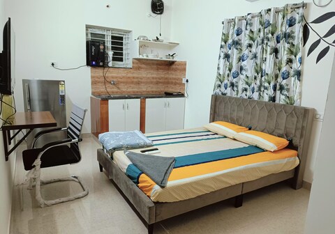 Private 1RK room.WiFi . Self Check-in