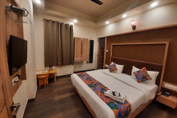 Hotel Frontier