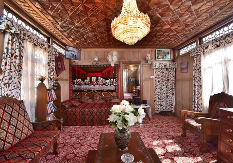 Golden Hopes Group of Houseboats