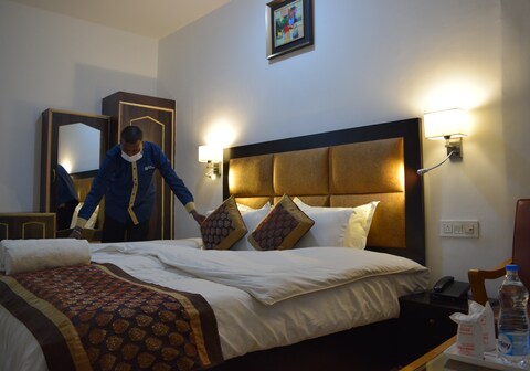 Hotel D' Zojila (Nearby Suru Riverfront)