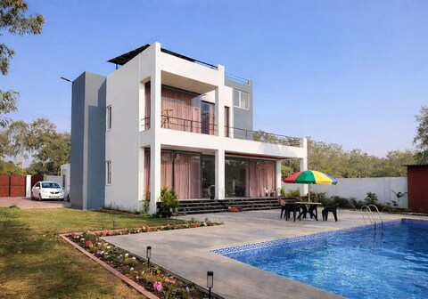 Spacious Villa with Pool Sunlit Living Spaces