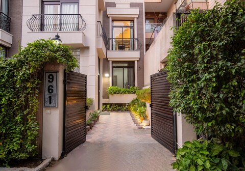 BedChambers Serviced Apartments @Sector 40