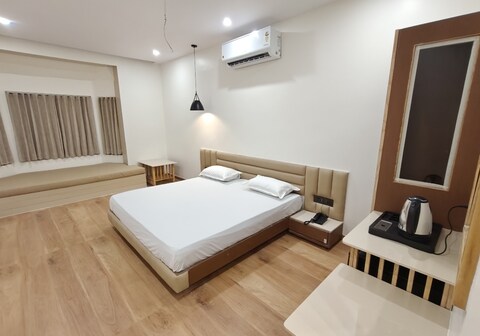 HOTEL KRISHIV