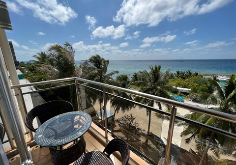 iCom Marina Sea View