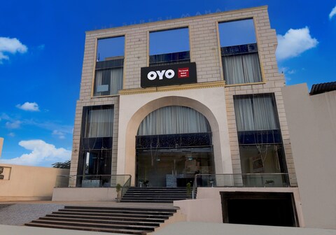Hotel O by OYO The Suresh Mahal Resort