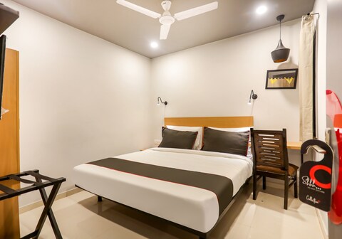 Collection O Le Noida Hotel Near Sector 76 Metro Station
