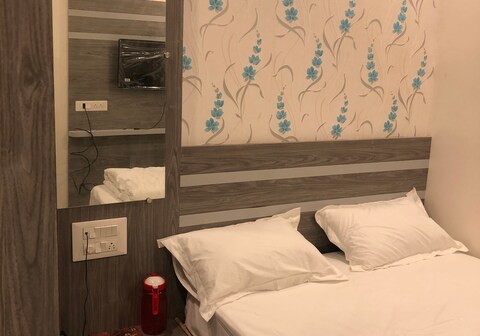 The Clove Hotel and Restaurant