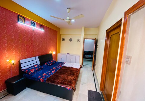Lovely Entire 2BR Apartment | Near Temples and Ghats