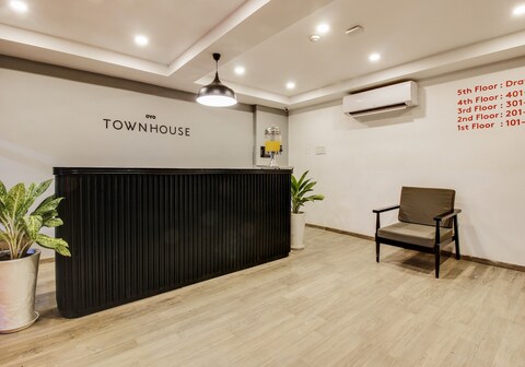 Super Townhouse 359 Begumpet Near Hyderabad Central