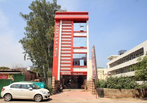 Hotel Madhu Palace