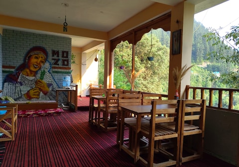 Mozo Inn and Cafe Jibhi