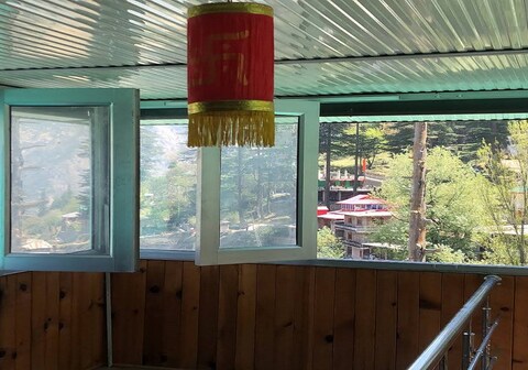 Cafeteria 7 Hotel & Restaurant, Nichar