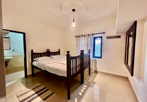 Saanthams inn Sola View 3BHK cottage