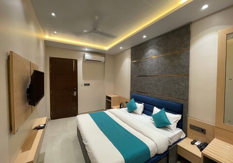 MOTIMAHAL INN, Haldwani - 500 meters from Haldwani Railway Station