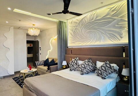 Chic Studio with Art Deco Flair Balcony Views