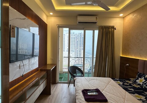 Luxury kaveri studio