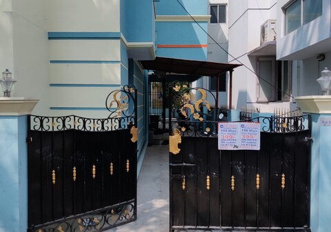 KM Men's Hostel