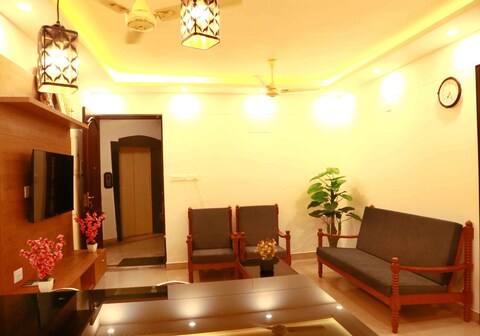 THE ASTER SQUARE APARTMENT