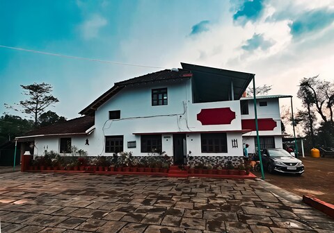 GD's Bungalow by Dazzle Destinations | Villa in Chikmagalur