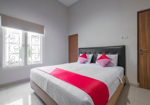 Hotel O Makassar near Pantai Losari formerly Hotel Astra Novilia