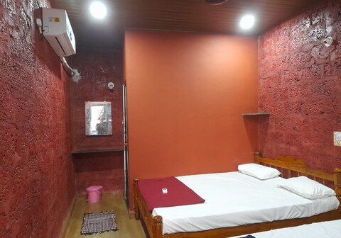 Aisiri Comforts Beach Stay and Cafe