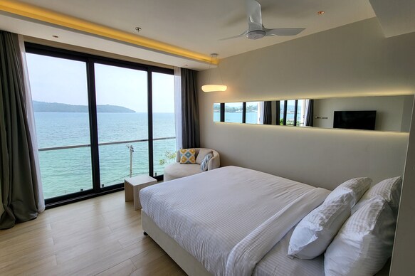 6ix Seashore Hotel