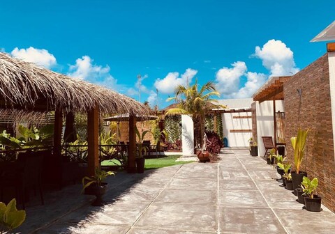 Himeyn Beach Inn - Ocho Homes by Eight Continents