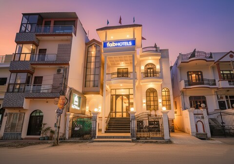 FabHotel Raj Palace