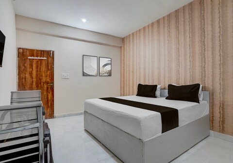 Hotel O V K Guest House