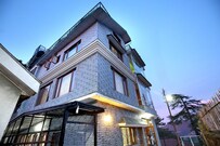 OYO Home 10737 3BHK Nandan Mansion Keleston, Shimla OYO Home 10737 3BHK Nandan Mansion Keleston, Shimla