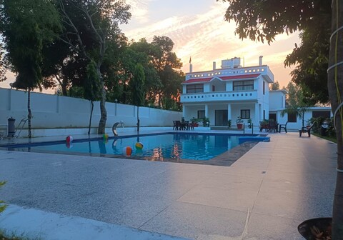 Paradise Gomti Pool