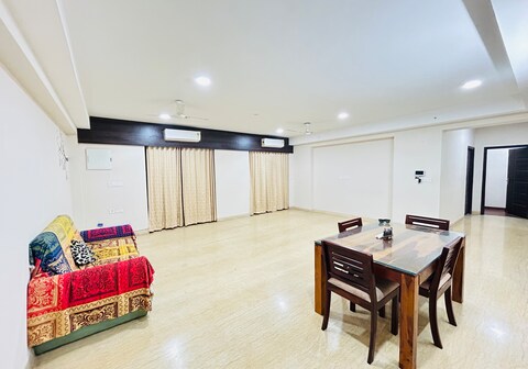 Private Room in Cozy 3BHK Flat