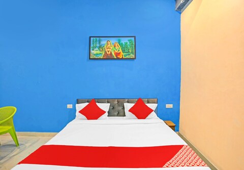 OYO 87294 Pari Hotel