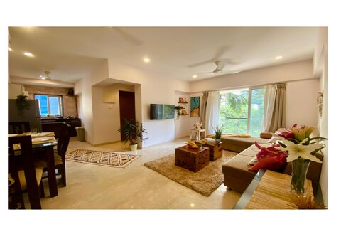 Modern 2 Bed Bandra Area with Parking by Connekt Homes