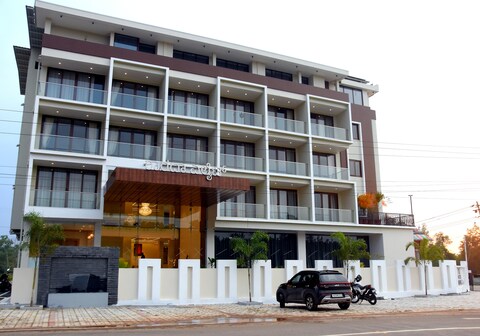HOTEL SHARADA ELITE