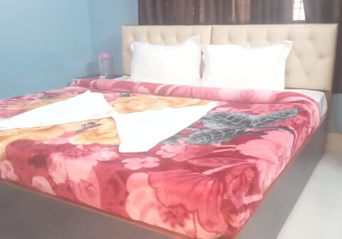 Hotel Sunrise inn (unit of The Butola Group &Hotels)