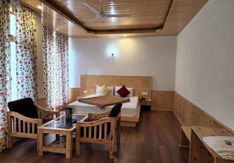 Hotel O Kshitij Guest House