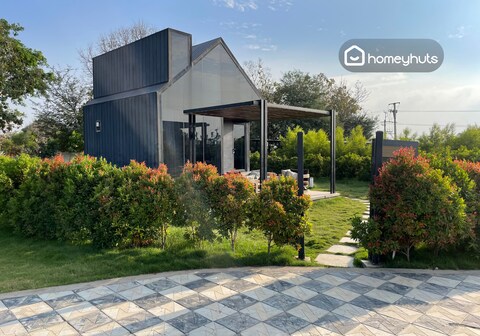 Bankroft 2 | Peaceful Retreat with Jacuzzi | Hyderabad Stay by Homeyhuts